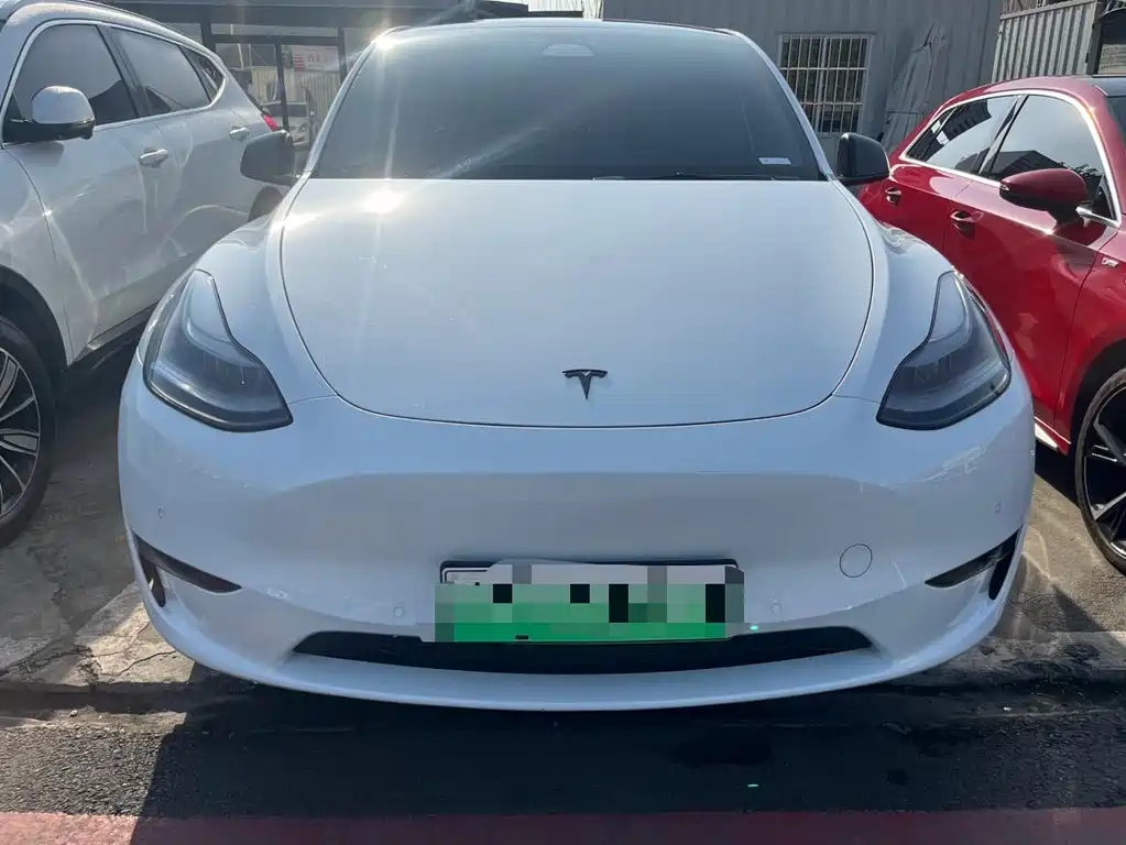 Tesla Model Y 2024