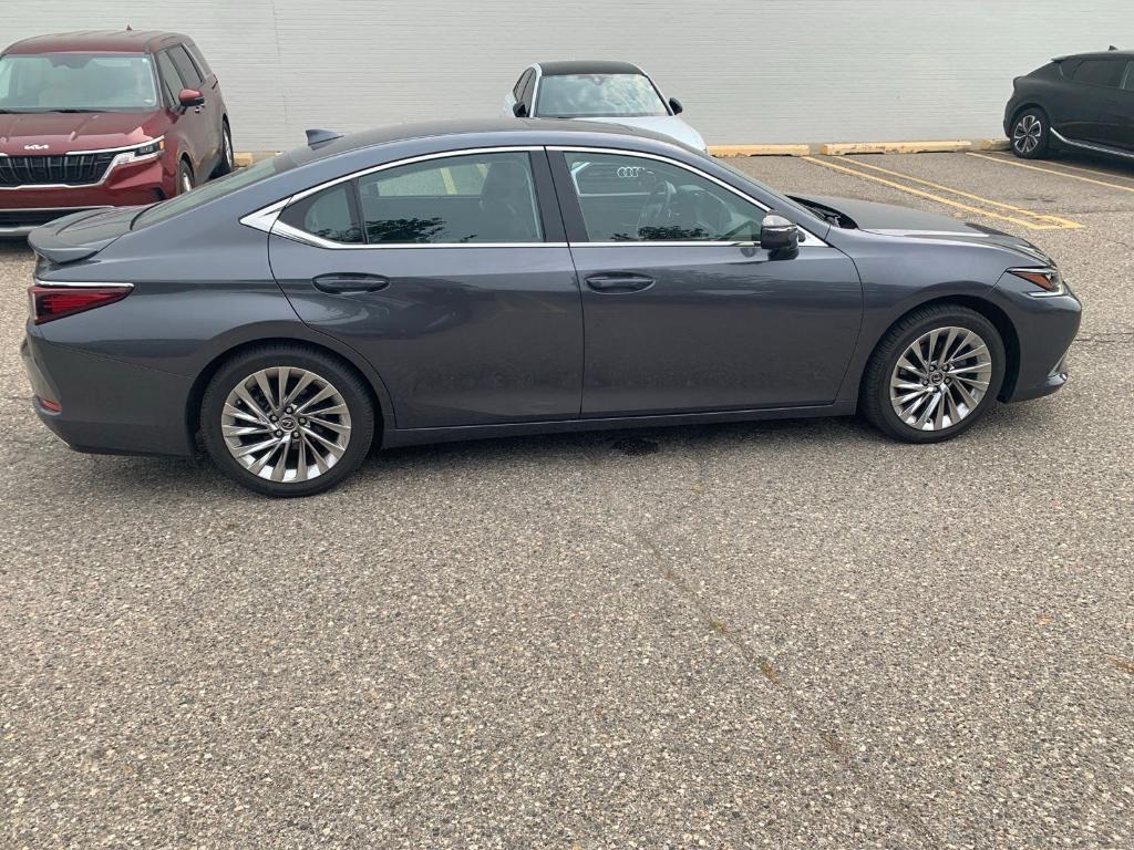Lexus ES 2023