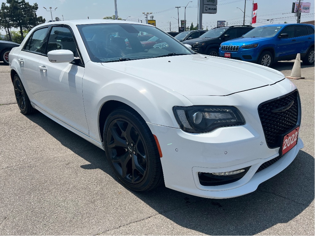 Chrysler 300 2022