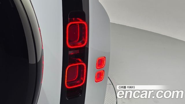 Land Rover Defender 2025