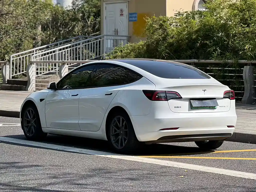 Tesla Model 3 2023