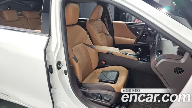 Lexus ES 2020