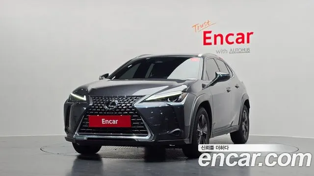 Lexus UX 2025