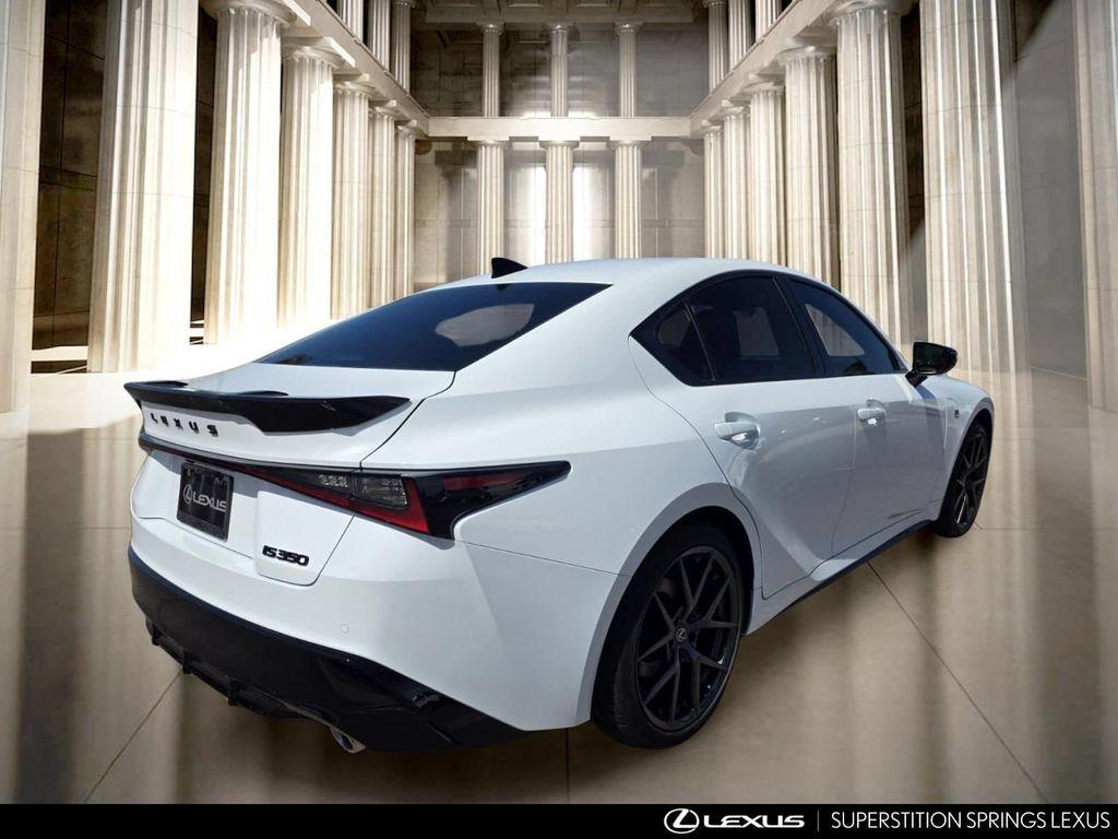 Lexus IS 2026