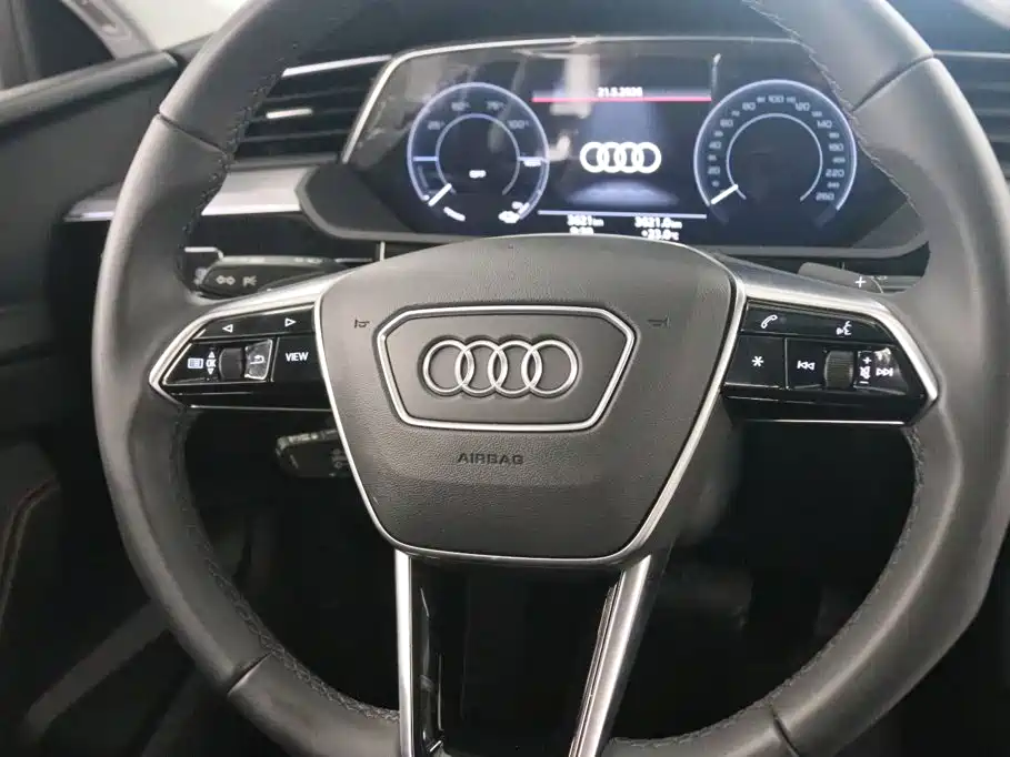 Audi e-tron 2025