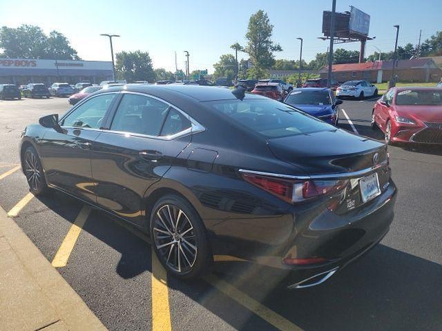 Lexus ES 2025