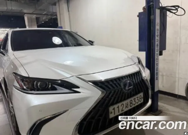 Lexus ES 2021