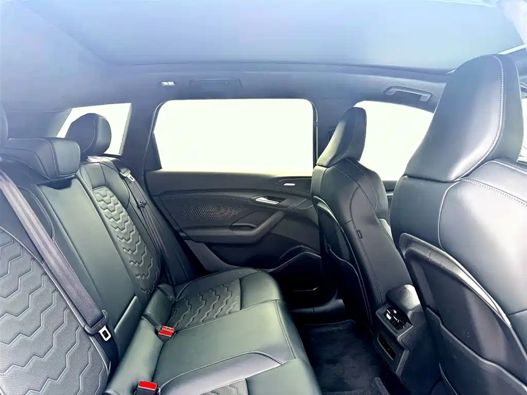 Audi e-tron 2025