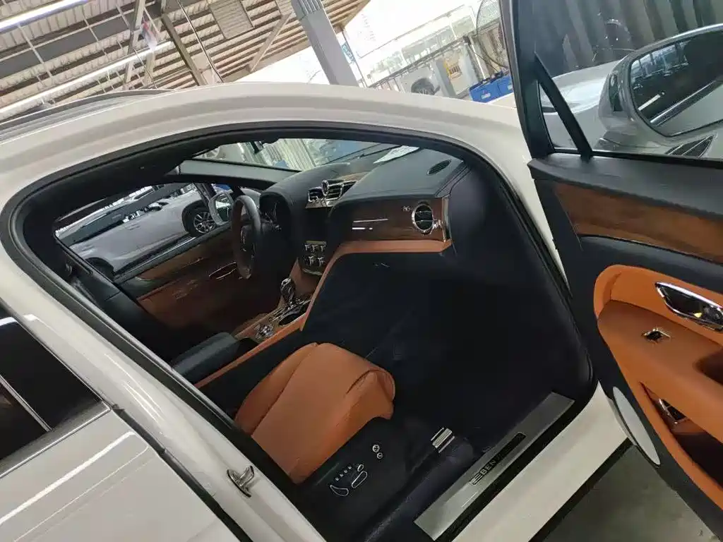 Bentley Bentayga 2024