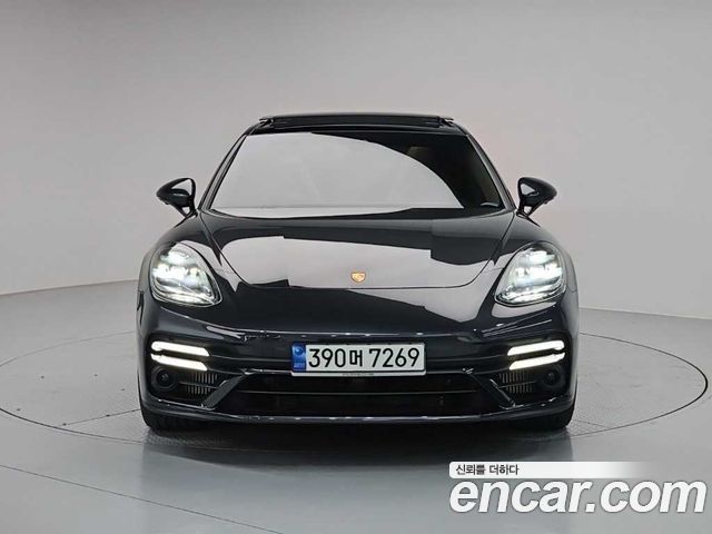 Porsche Panamera 2023