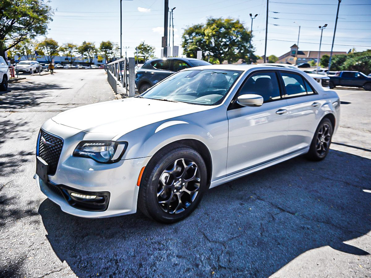 Chrysler 300 2023