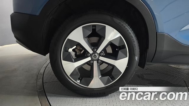 Volvo XC40 2025