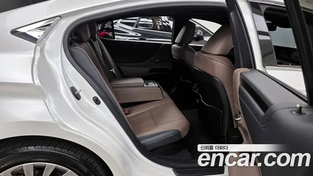 Lexus ES 2023