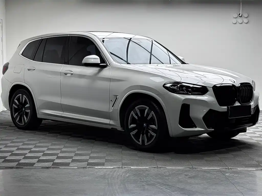 BMW iX3 2024