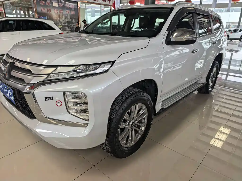 Mitsubishi Pajero 2021