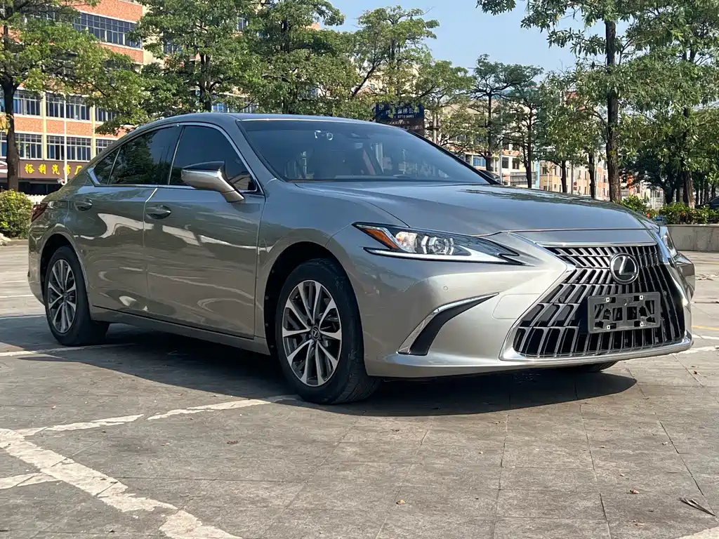 Lexus ES 2023