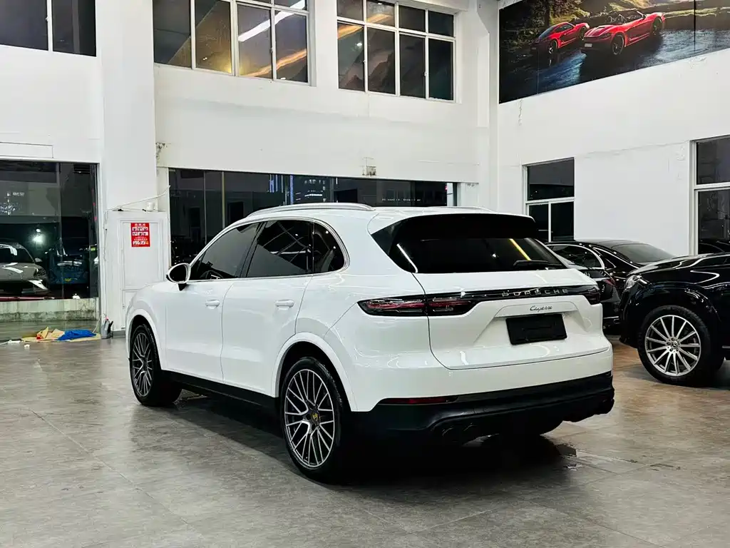Porsche Cayenne 2021