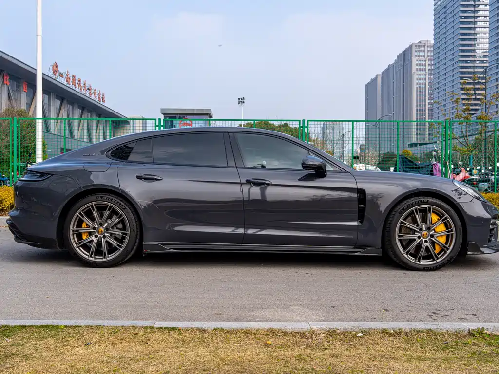 Porsche Panamera 2023