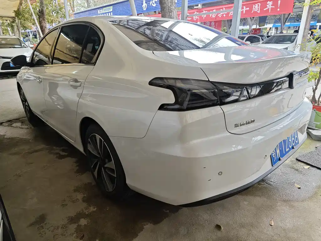 Peugeot 408 2022