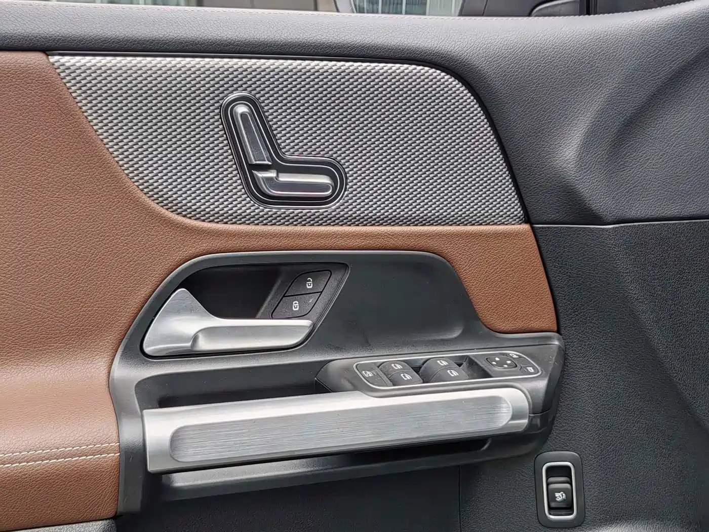 Mercedes-Benz GLB 2025