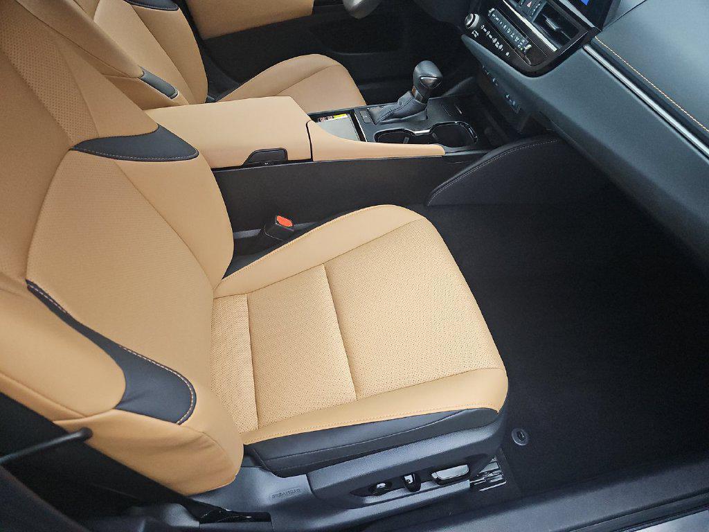Lexus ES 2024