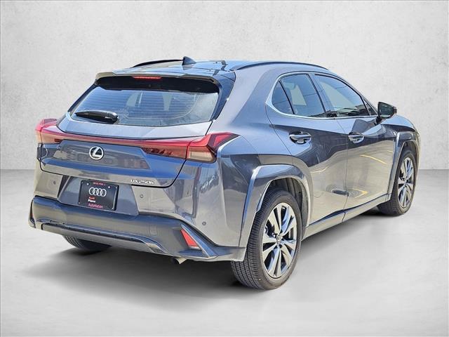 Lexus UX 2024