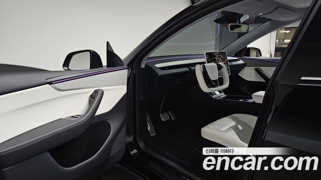 Tesla Model Y 2025