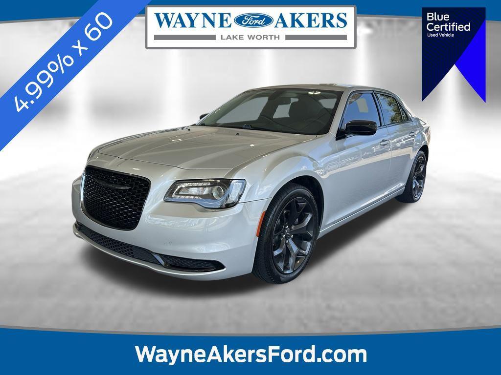 Chrysler 300 2021