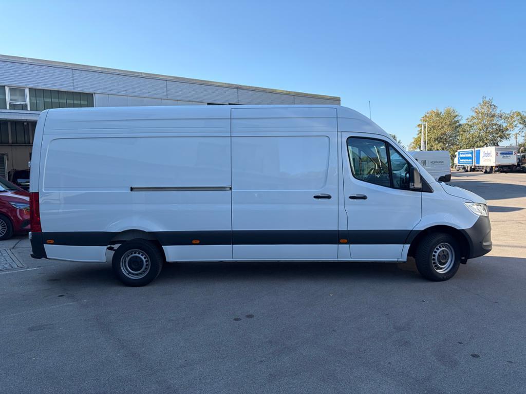 Mercedes-Benz SPRINTER 2025