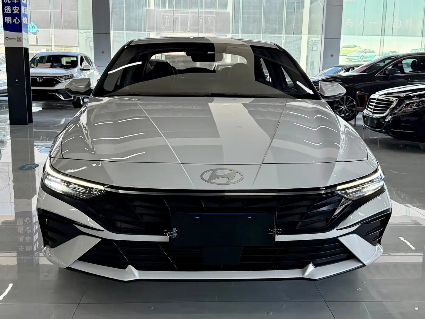 Hyundai Elantra 2023