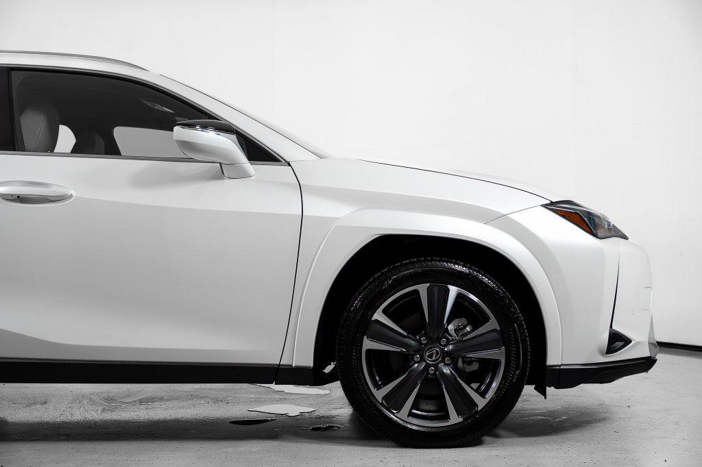 Lexus UX 2025
