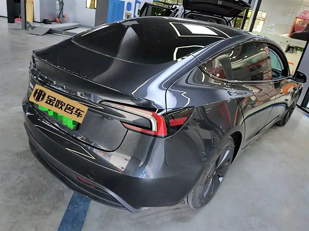 Tesla Model 3 2024