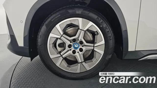 BMW iX1 2024