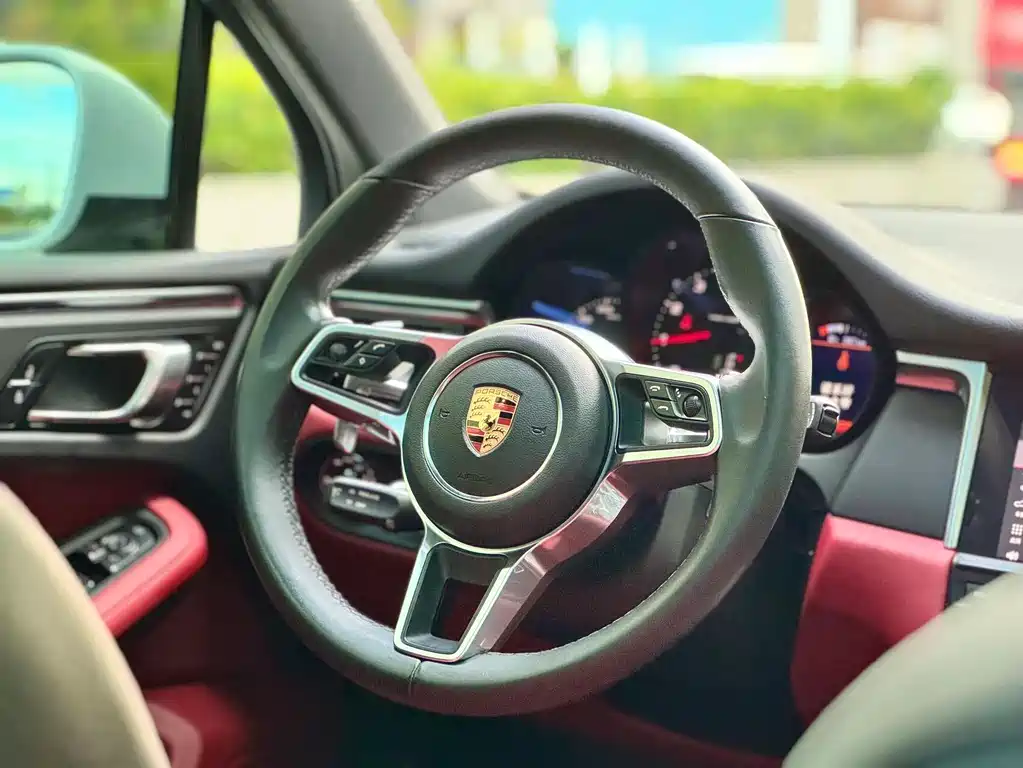 Porsche Macan 2021