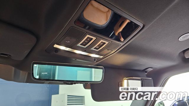 Land Rover Defender 2023