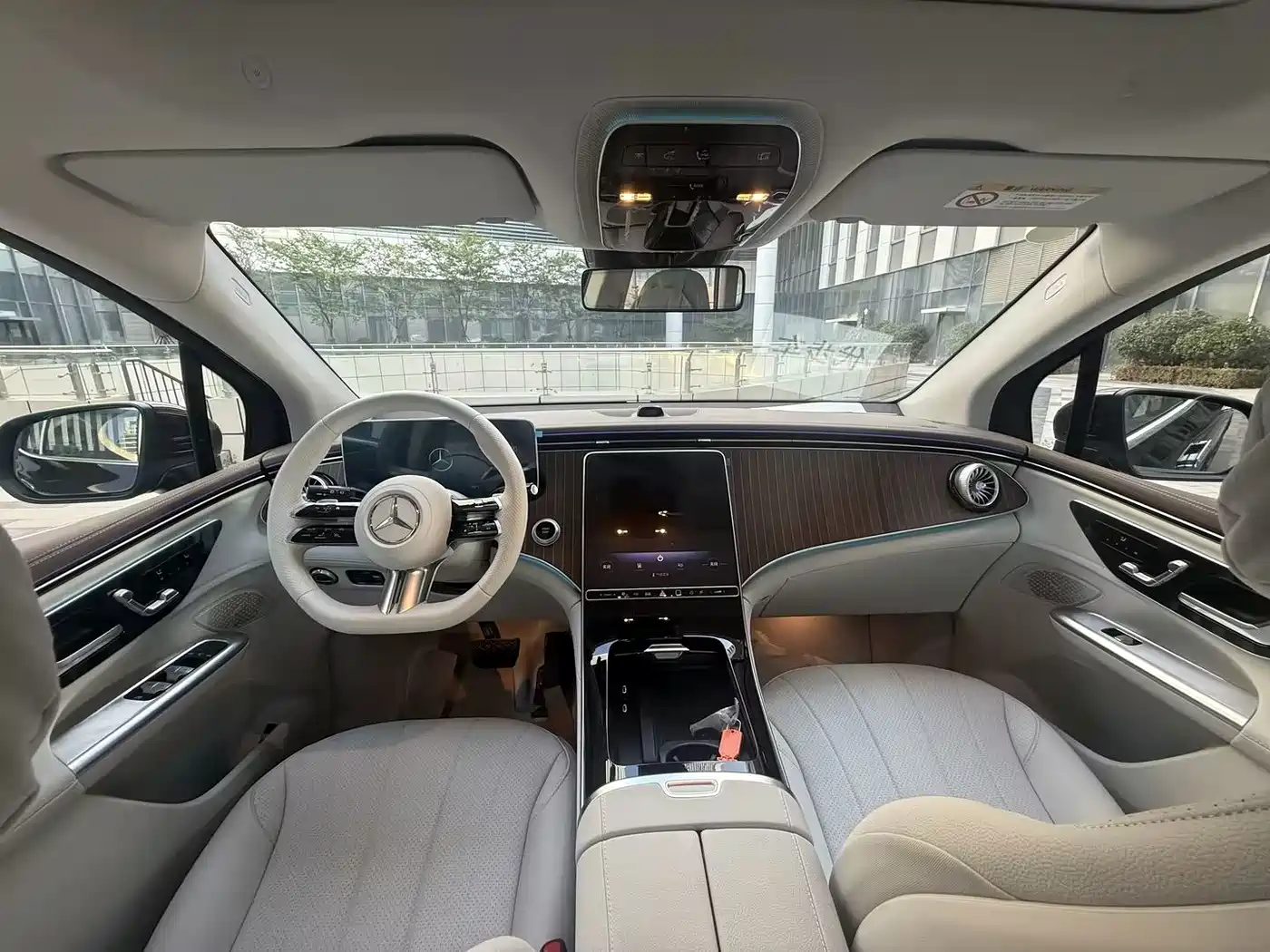Mercedes-Benz EQE SUV 2025