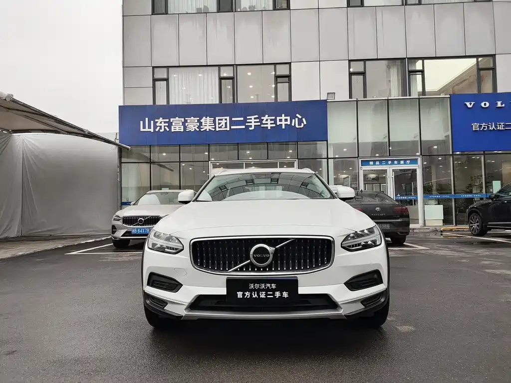 Volvo V90 2022