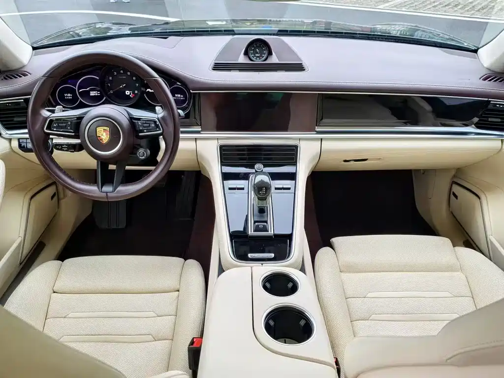 Porsche Panamera 2021