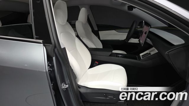 Tesla Model Y 2025