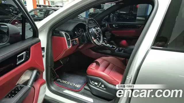 Porsche Cayenne 2021