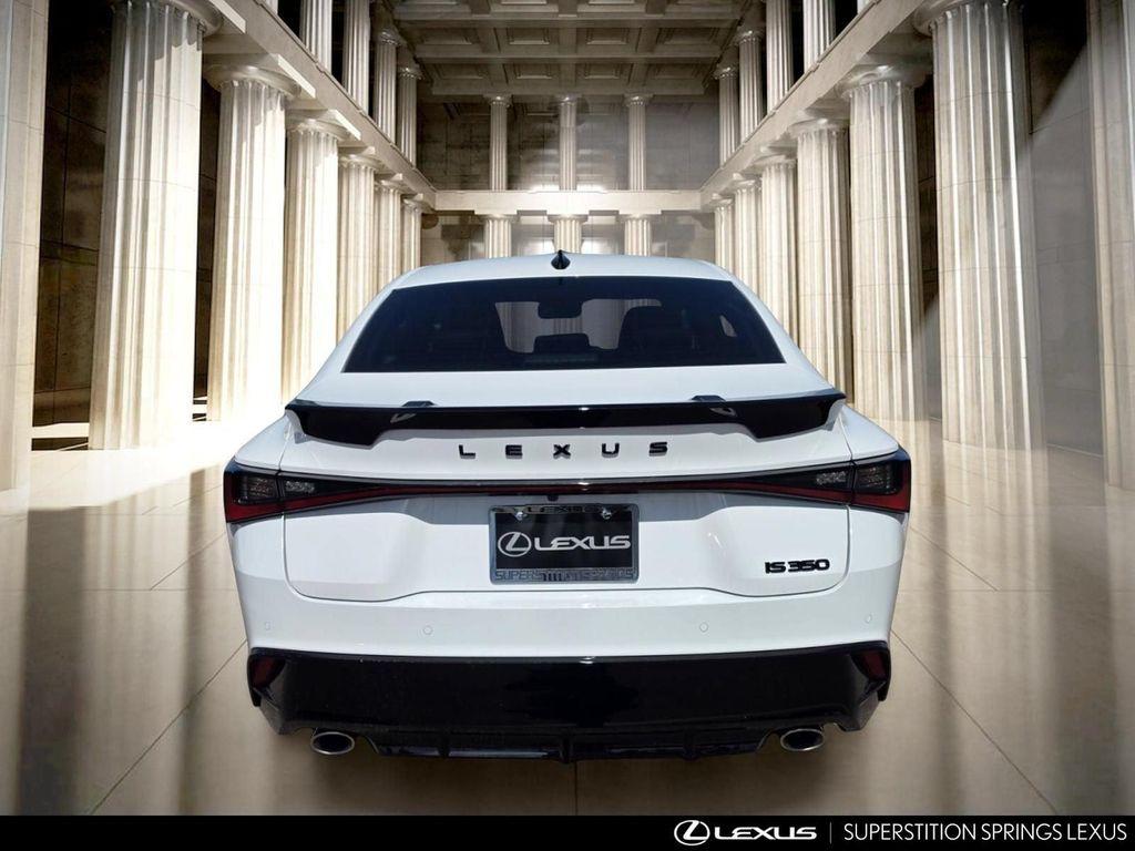 Lexus IS 2026