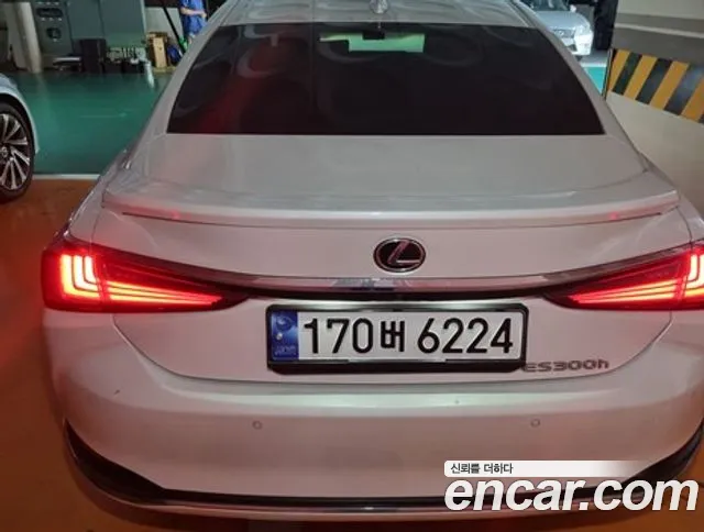 Lexus ES 2022