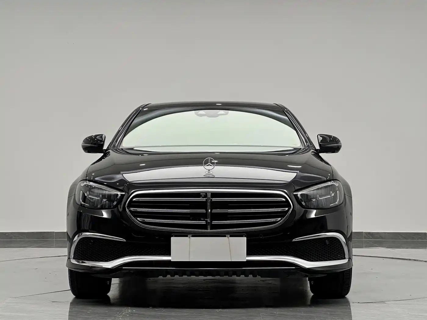 Mercedes-Benz E-Класс 2023