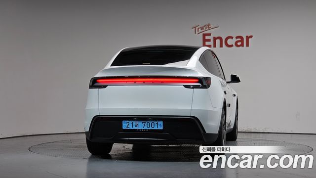 Tesla Model Y 2025