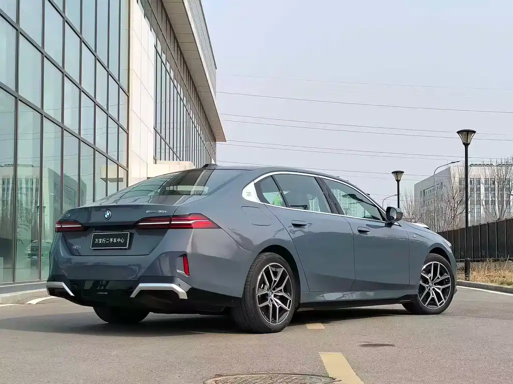 BMW i5 2024