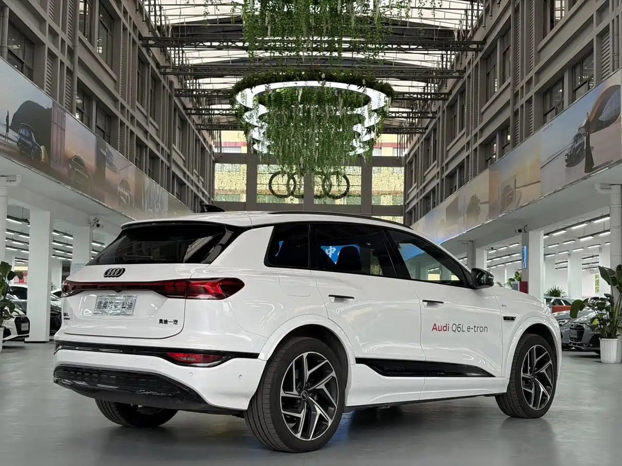 Audi e-tron 2025