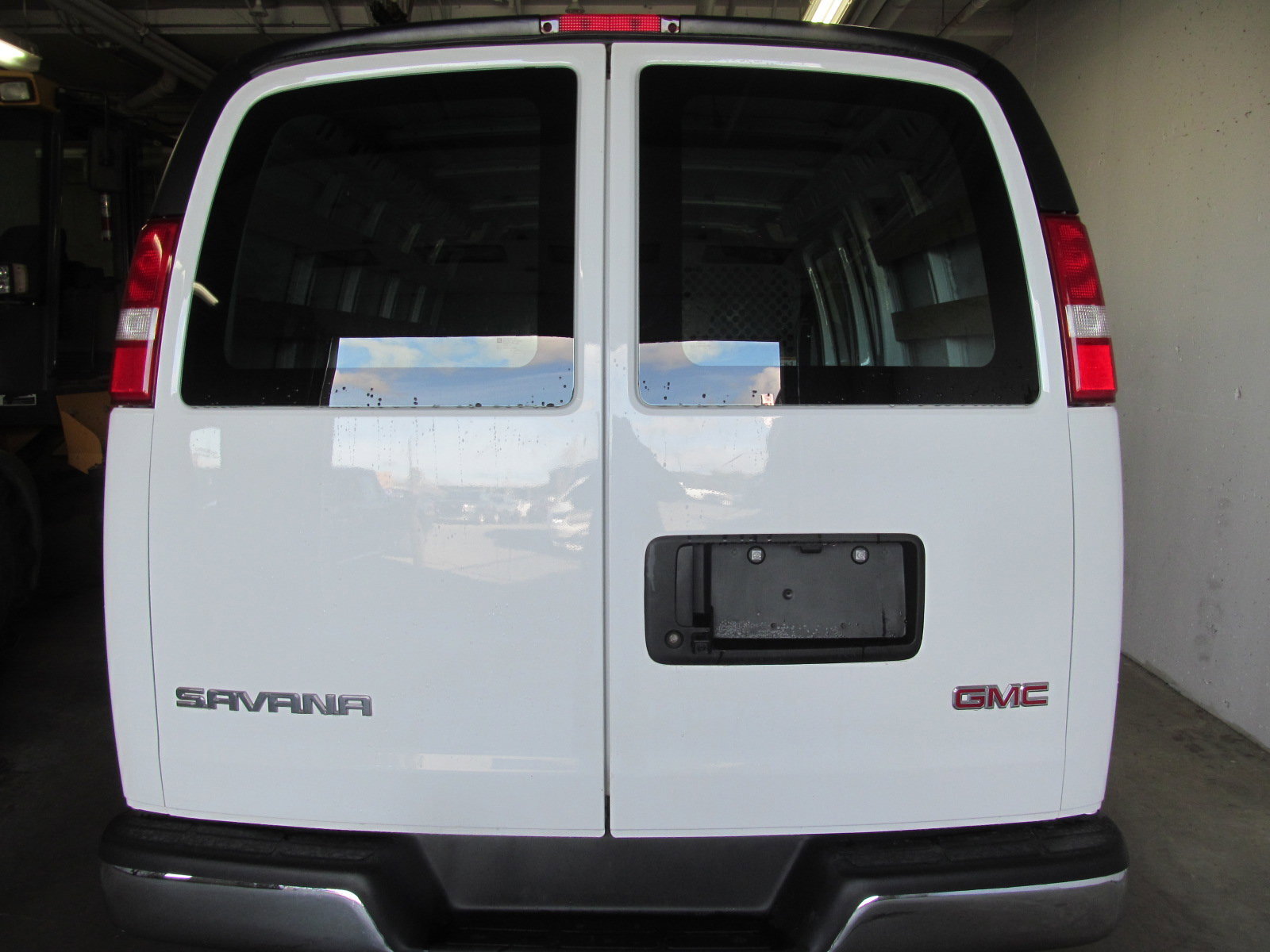GMC Savana 2023