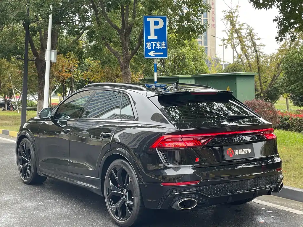 Audi RS Q8 2024