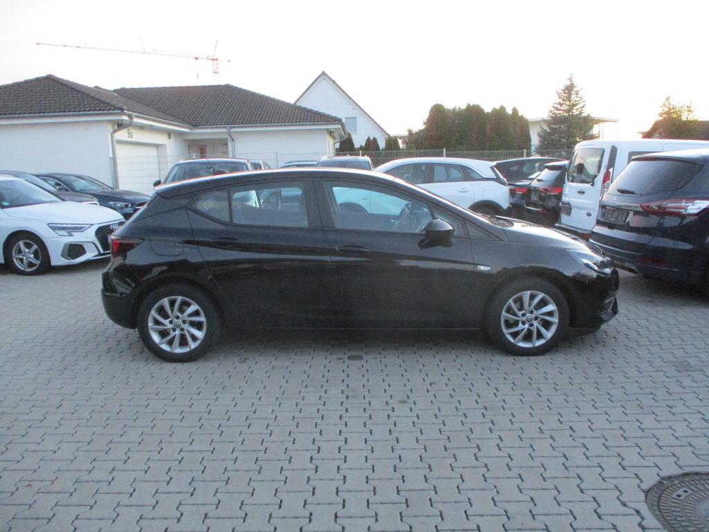 Opel Astra 2021