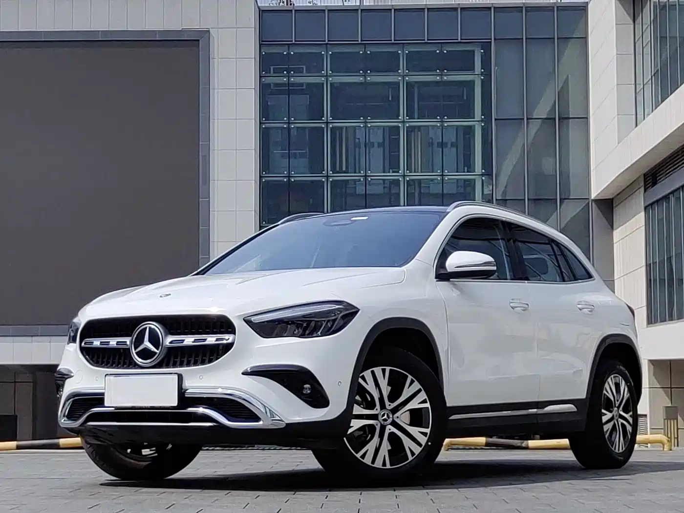 Mercedes-Benz GLA 2024